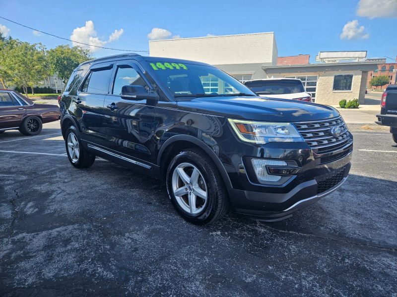 Photo 4 of 2017 Ford Explorer XLT