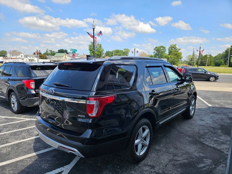 Photo 3 of 2017 Ford Explorer XLT