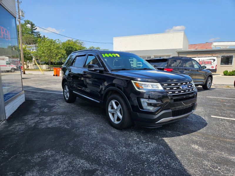 2017 Ford Explorer XLT - Image 2