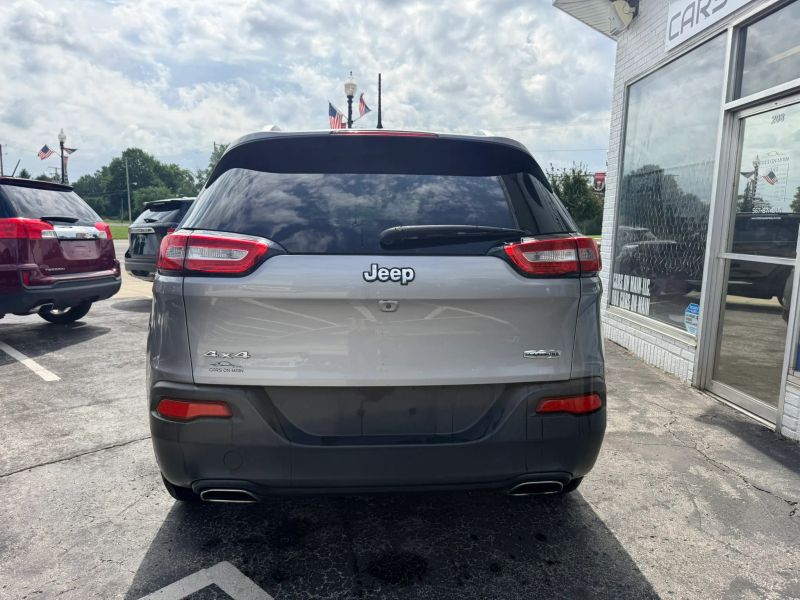 2018 Jeep Cherokee Latitude Plus - Image 5