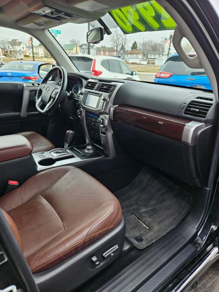 2016 Toyota 4Runner Limited - Photo 8