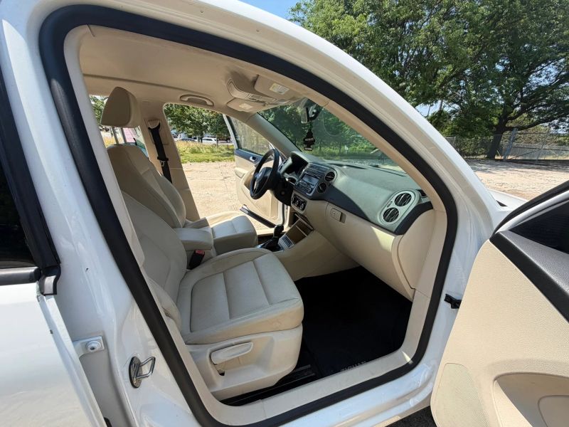 2012 Volkswagen Tiguan S - Photo 7