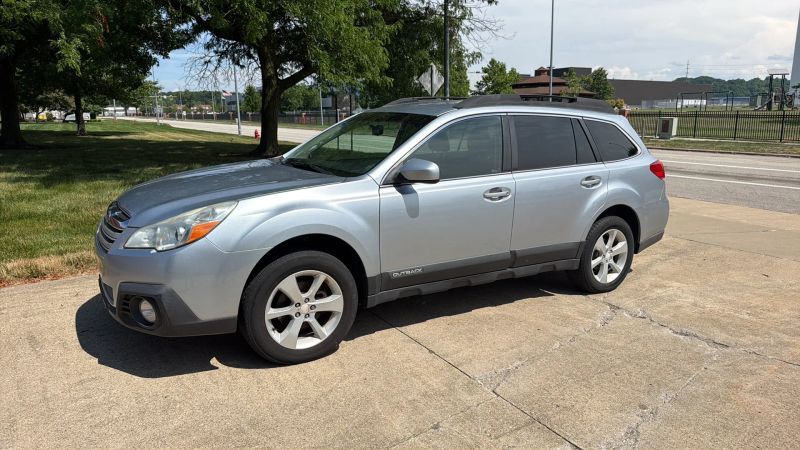 2014 Subaru Outback 2.5i Premium - Image 3