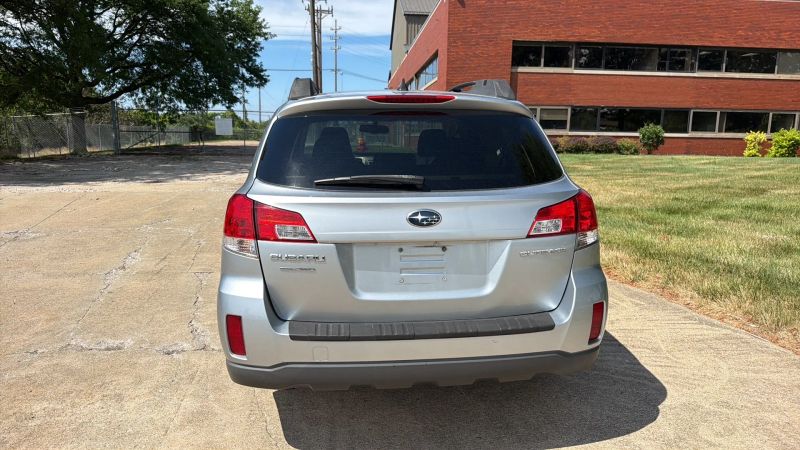 2014 Subaru Outback 2.5i Premium - Image 4