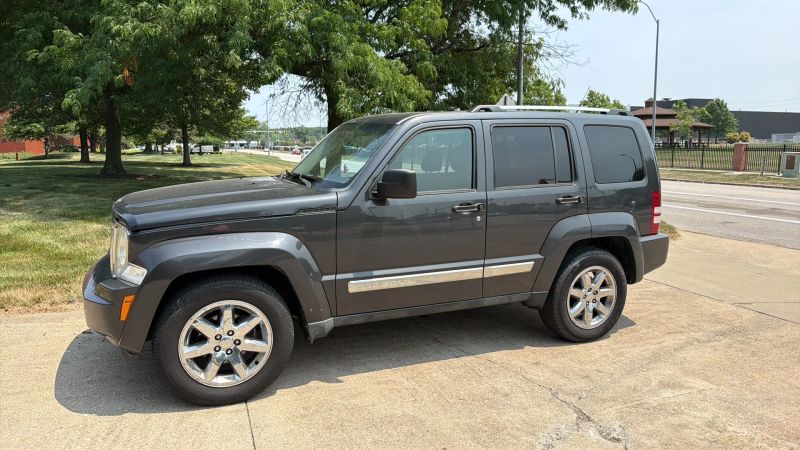 2011 Jeep Liberty Limited - Image 2