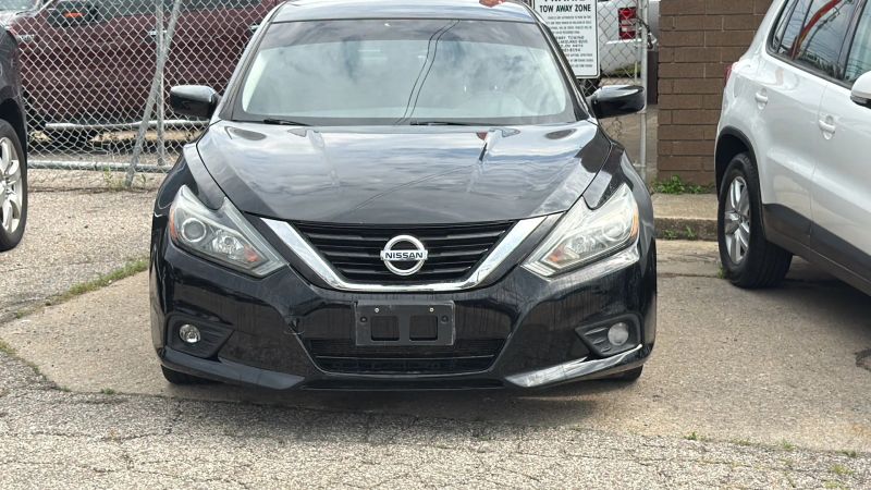 2018 Nissan Altima 2.5 SR - Image 2