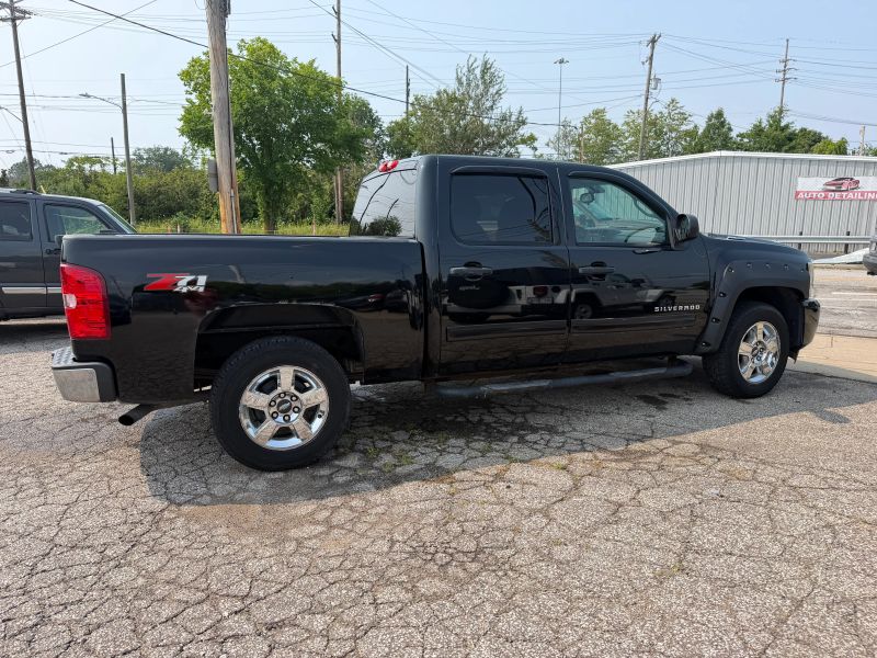 2011 Chevrolet Silverado 1500 LT - Image 2
