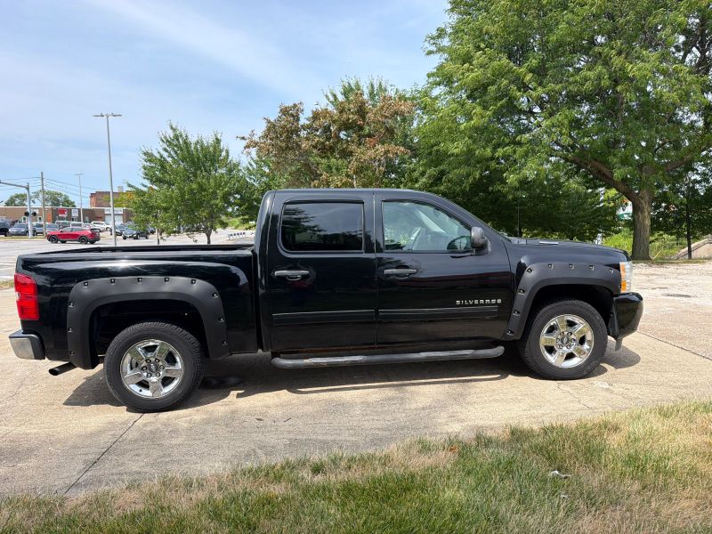 2011 Chevrolet Silverado 1500 LT - Image 3