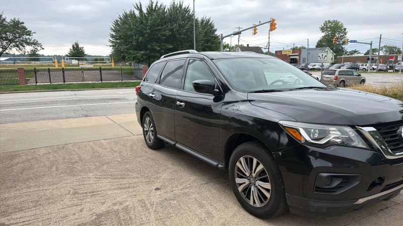 2020 Nissan Pathfinder S - Image 3