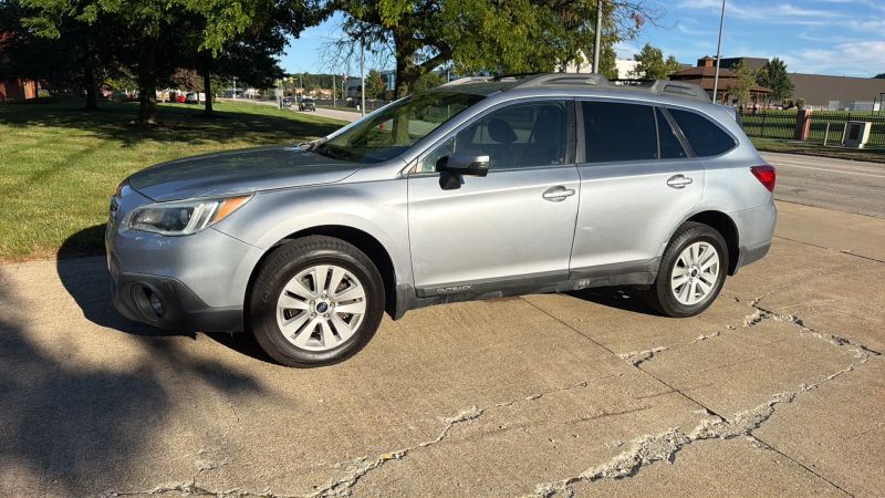 2015 Subaru Outback 2.5i Premium - Image 2
