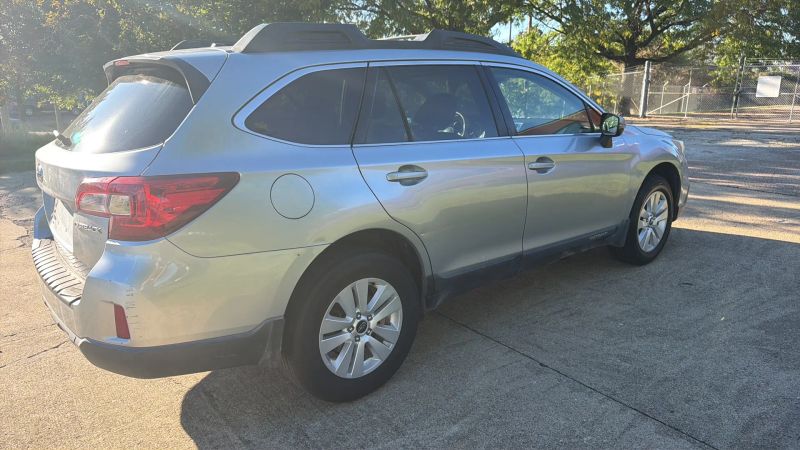 2015 Subaru Outback 2.5i Premium - Image 3