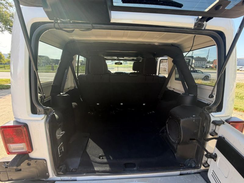 2013 Jeep Wrangler Unlimited Sahara - Photo 13