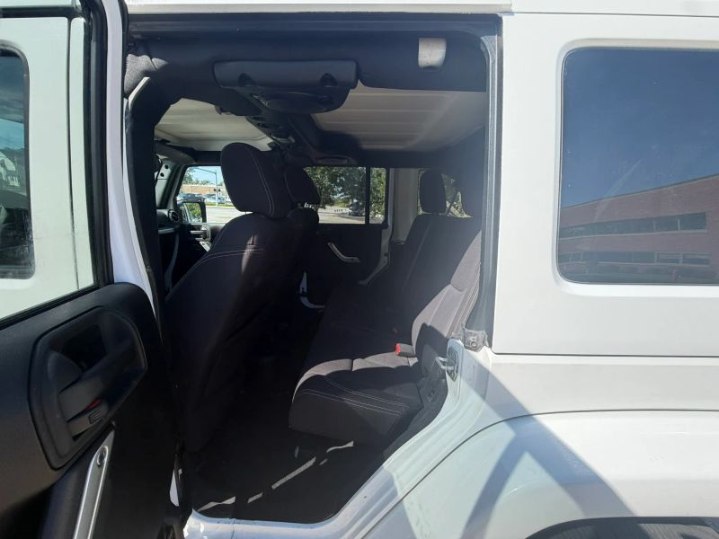 2013 Jeep Wrangler Unlimited Sahara - Photo 6