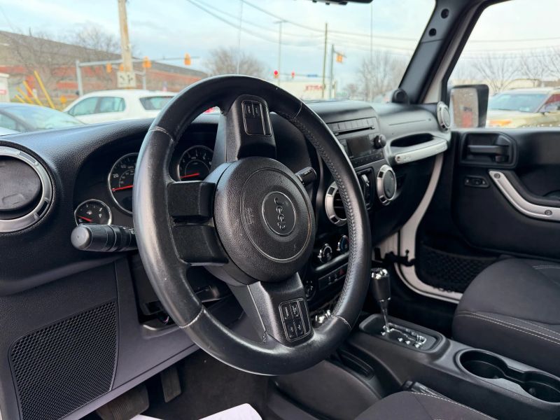 2013 Jeep Wrangler Unlimited Sahara - Photo 7