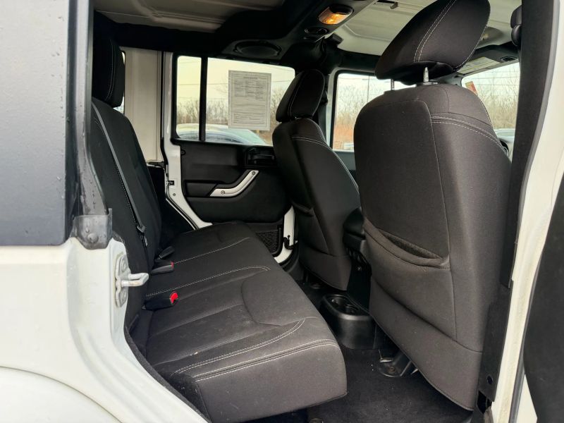 2013 Jeep Wrangler Unlimited Sahara - Photo 6