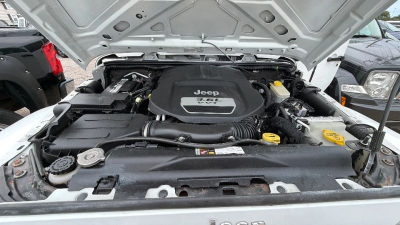 2013 Jeep Wrangler Unlimited Sahara - Photo 10
