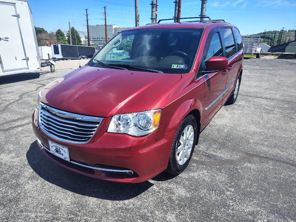 2016 Chrysler Town & Country Touring's photo