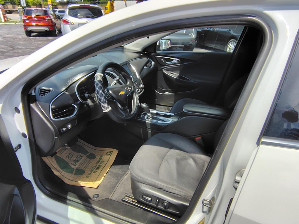 2016 Chevrolet Malibu 1LT - Photo 9