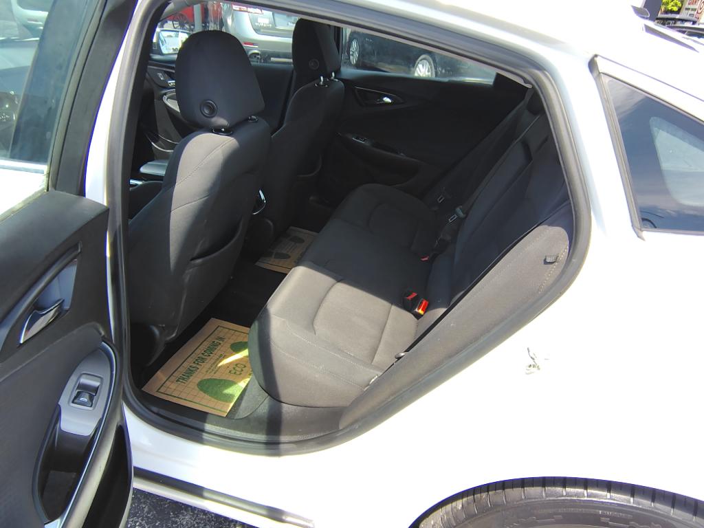 2016 Chevrolet Malibu 1LT - Photo 10
