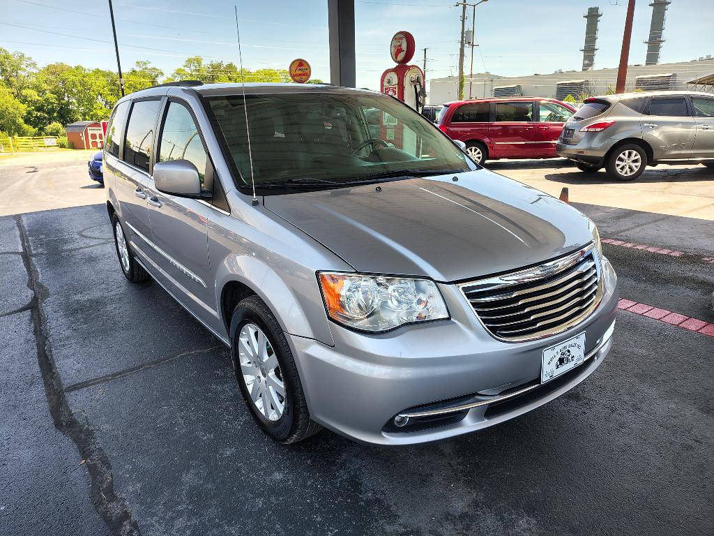 2013 Chrysler Town and Country Touring - Image 3