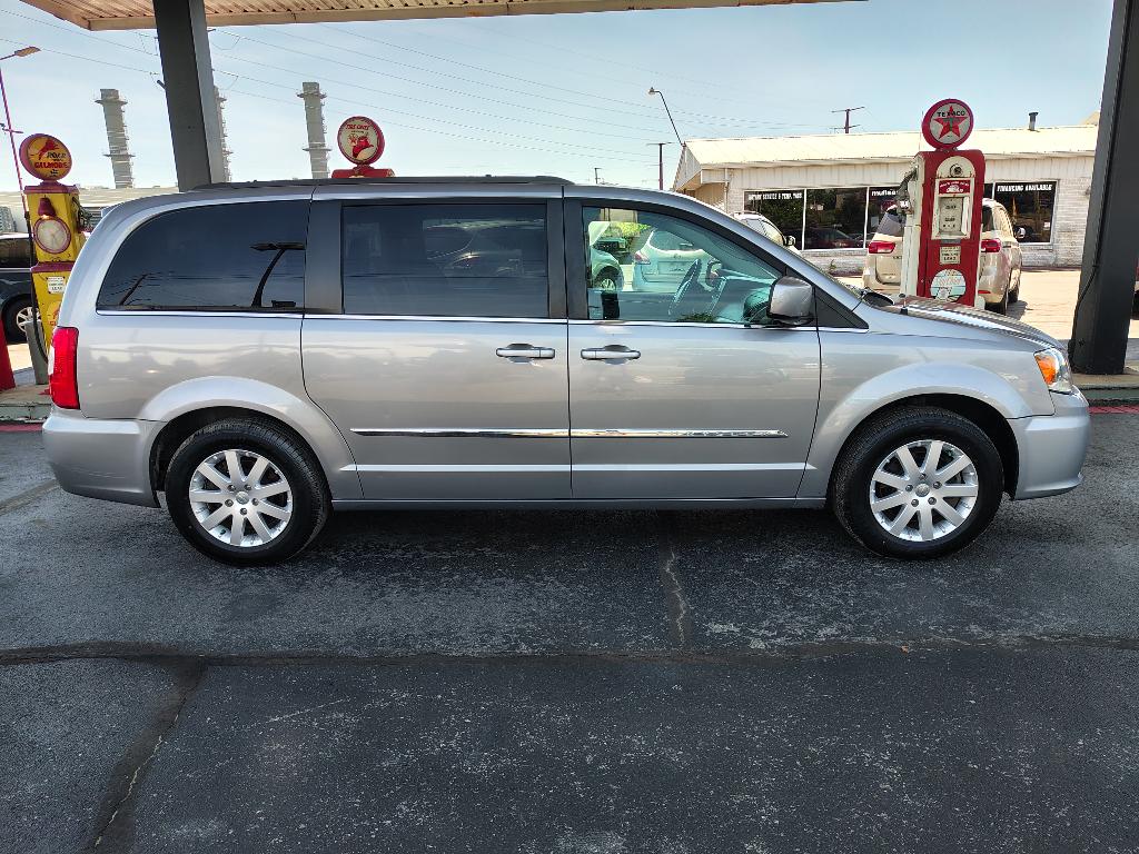 2013 Chrysler Town and Country Touring - Image 4