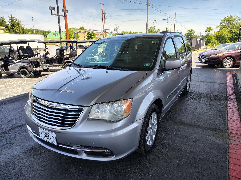2013 Chrysler Town & Country Touring's photo
