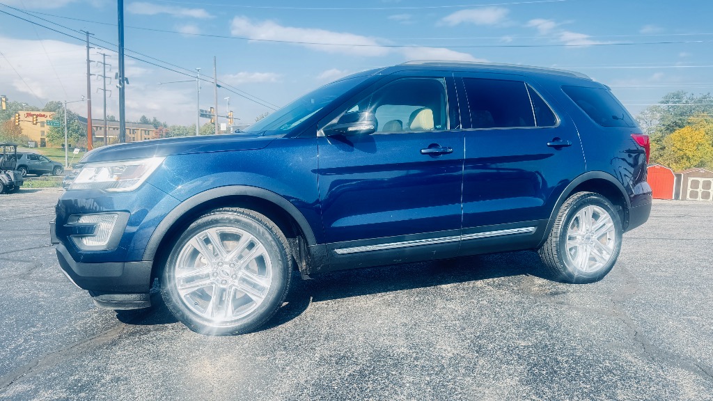 2017 Ford Explorer XLT - Main Image
