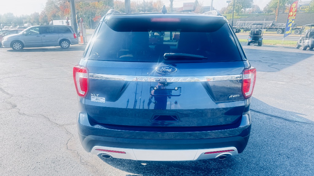 2017 Ford Explorer XLT - Image 4