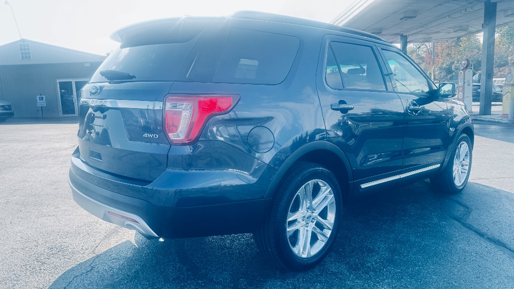 2017 Ford Explorer XLT - Image 5