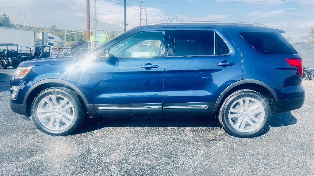 2017 Ford Explorer XLT - Image 2