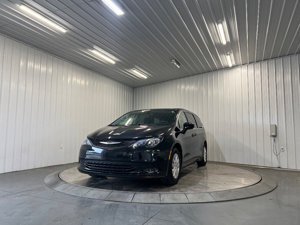 2020 Chrysler Voyager L's photo