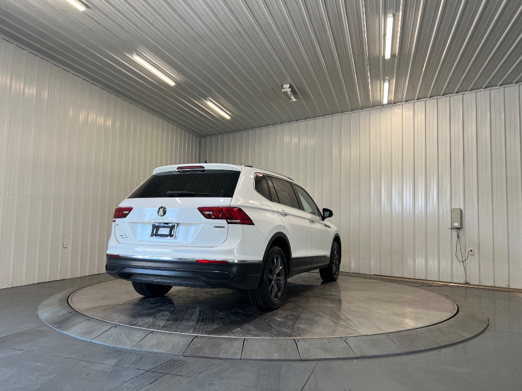 2023 Volkswagen Tiguan SE 4Motion - Image 4