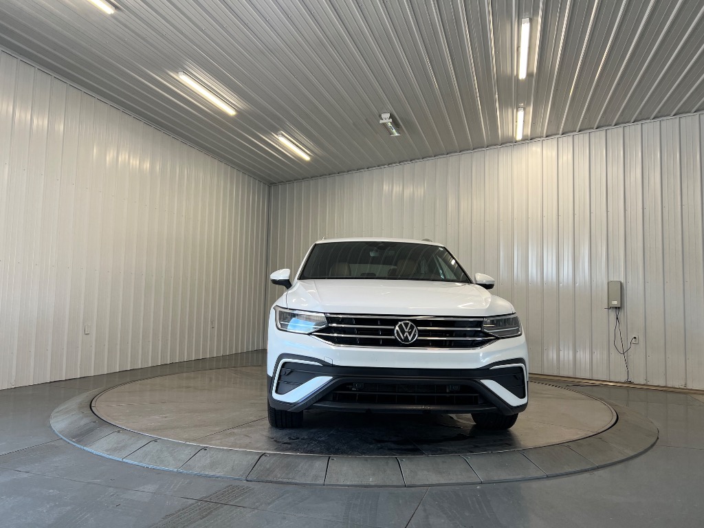 2023 Volkswagen Tiguan SE 4Motion - Image 2