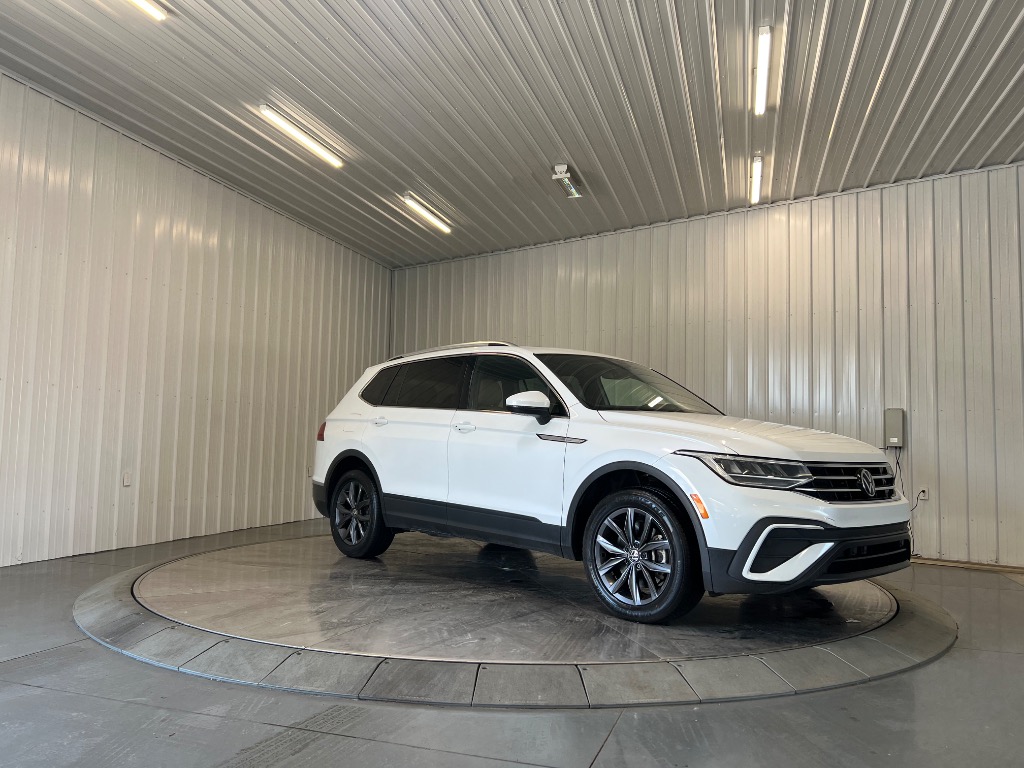 2023 Volkswagen Tiguan SE 4Motion - Image 3
