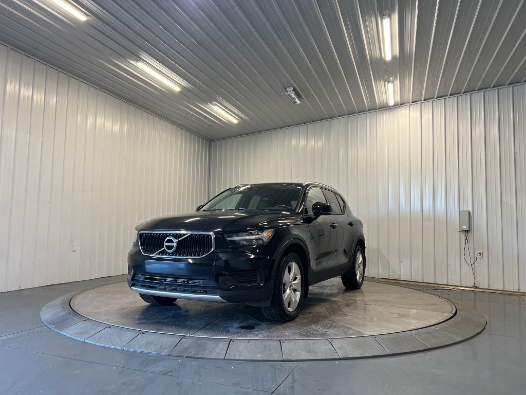 2022 Volvo XC40 T5 Momentum AWD's photo