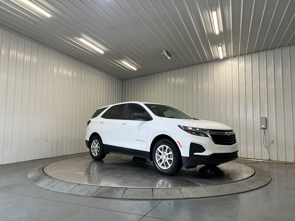 2023 Chevrolet Equinox LS - Image 3