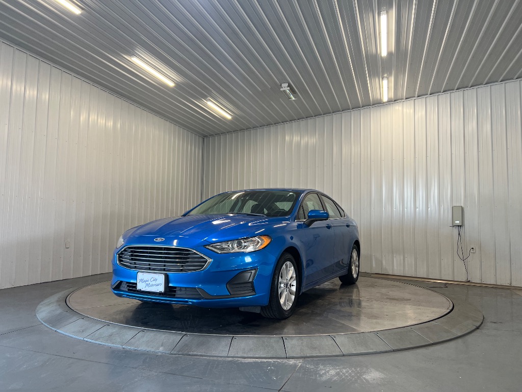 2020 Ford Fusion SE's photo