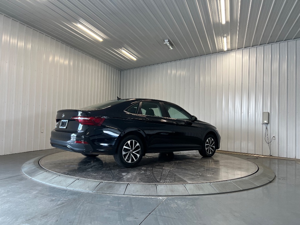 Photo 3 of 2024 Volkswagen Jetta S
