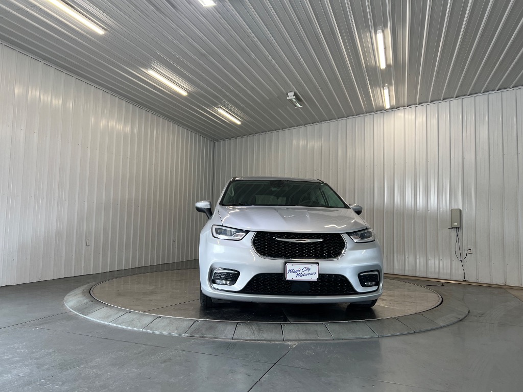 Photo 2 of 2023 Chrysler Pacifica Touring L