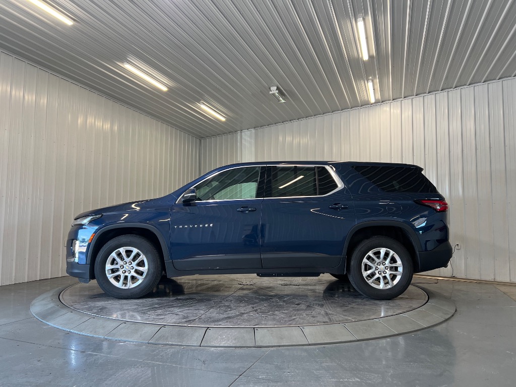 Photo 3 of 2022 Chevrolet Traverse LS
