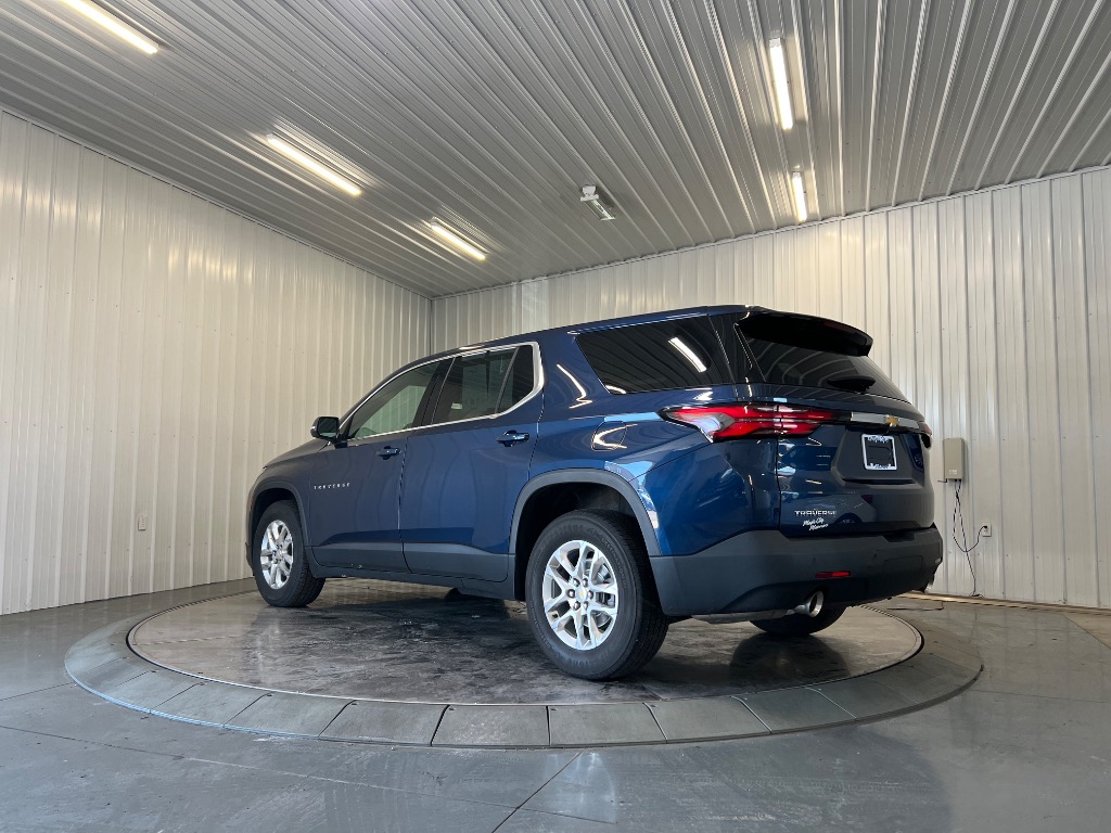 Photo 4 of 2022 Chevrolet Traverse LS