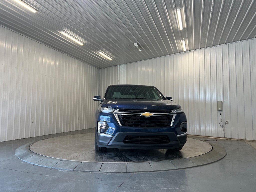 Photo 2 of 2022 Chevrolet Traverse LS
