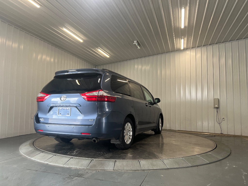 Photo 4 of 2017 Toyota Sienna XLE 8-Passenger