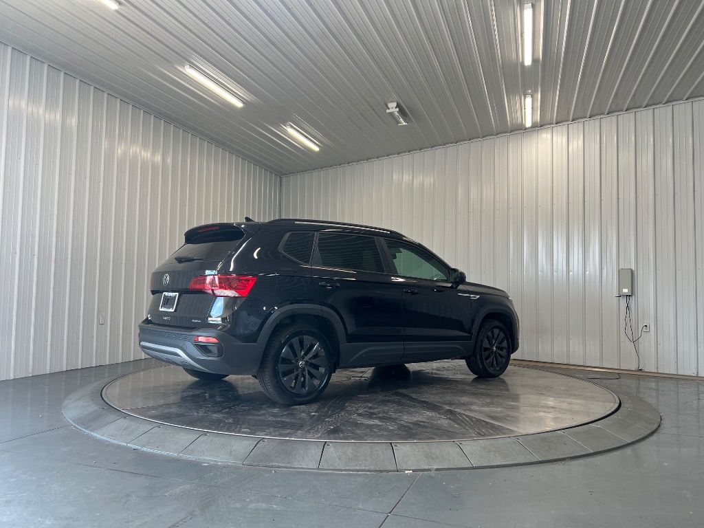Photo 5 of 2022 Volkswagen Taos S 4Motion