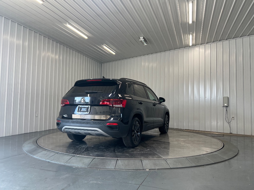 Photo 4 of 2022 Volkswagen Taos S 4Motion