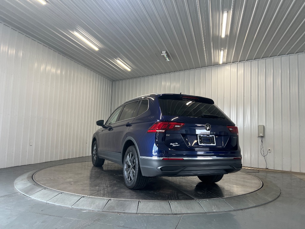 Photo 3 of 2023 Volkswagen Tiguan SE 4Motion