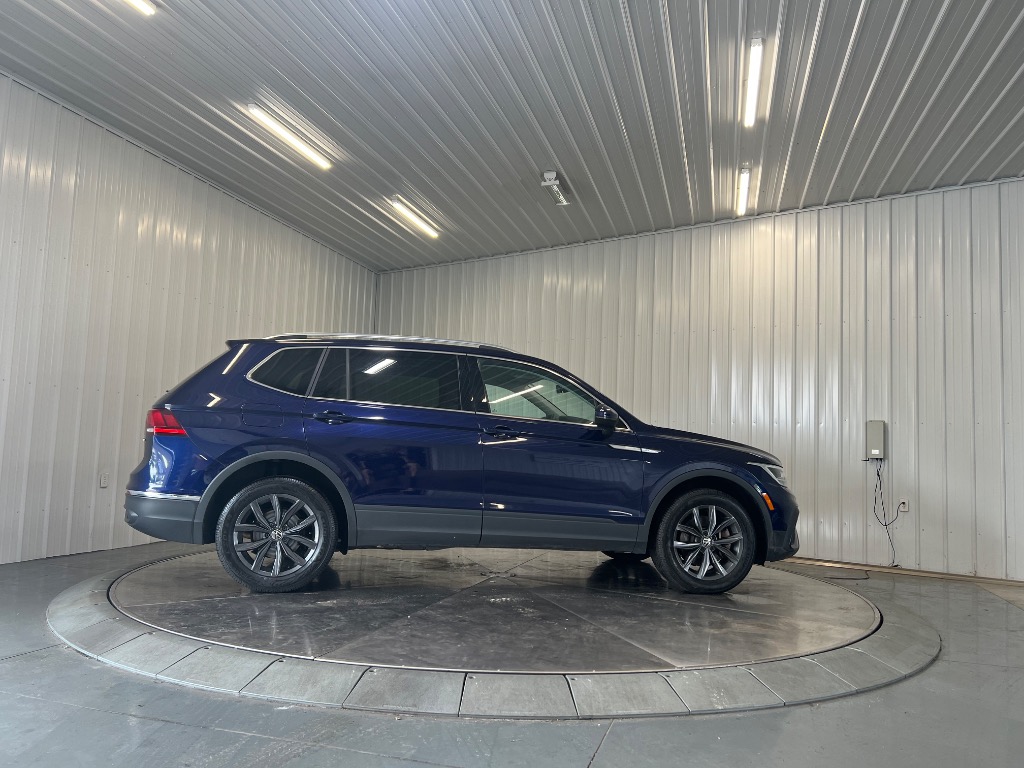 Photo 2 of 2023 Volkswagen Tiguan SE 4Motion