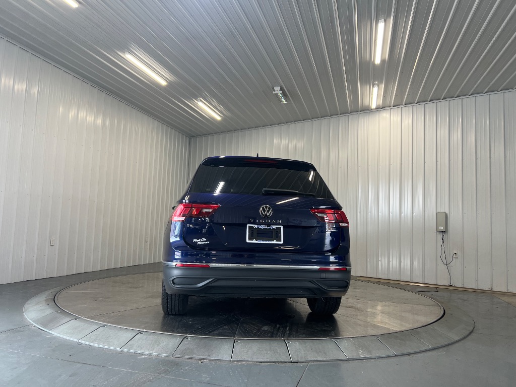 Photo 4 of 2023 Volkswagen Tiguan SE 4Motion