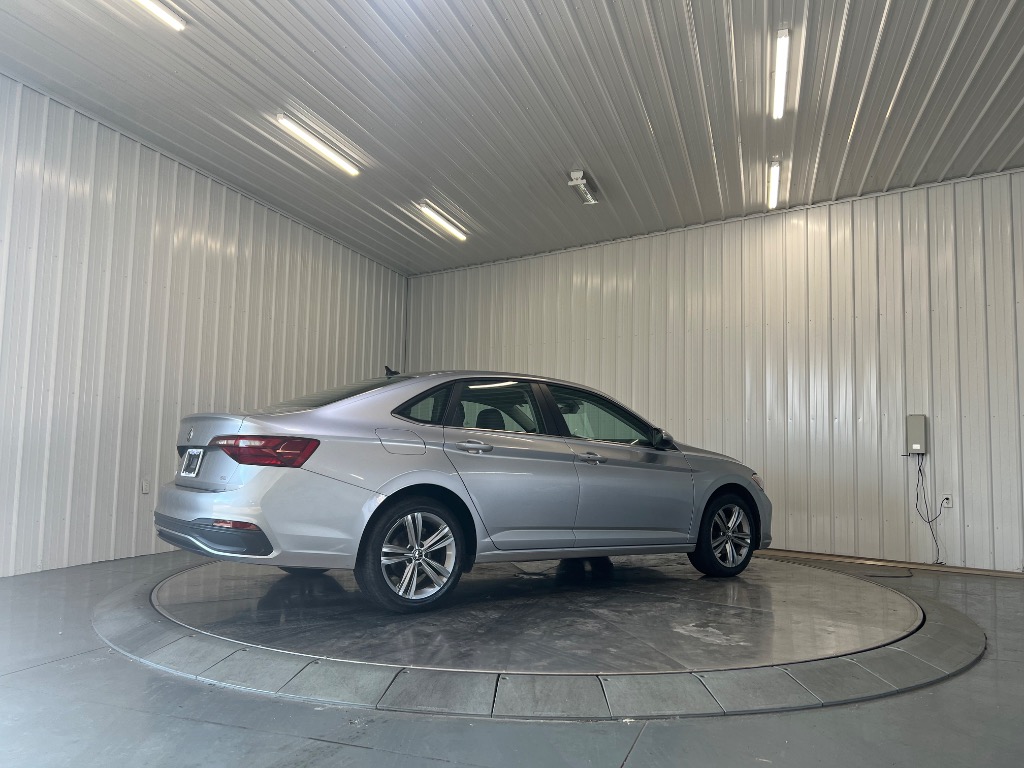 Photo 3 of 2024 Volkswagen Jetta SE