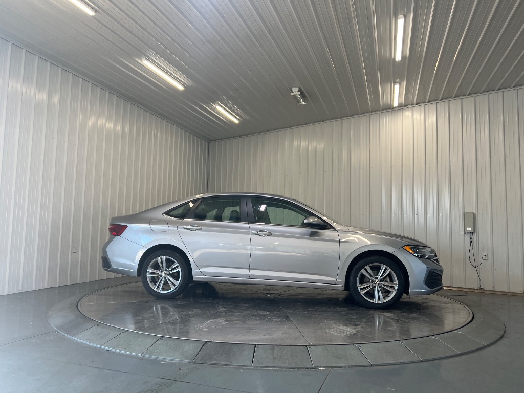 Photo 4 of 2024 Volkswagen Jetta SE